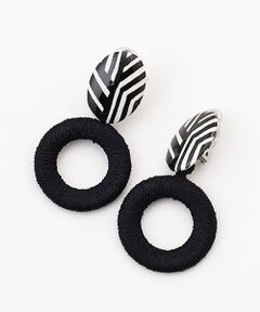 イヤリング リーフ（ブラック）刺繍リング