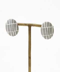 ピアス ブックシェルフ