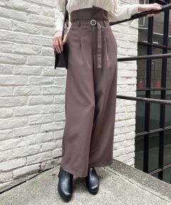 コルセットのようなハイウエストデザインがポイント。<br>タックを施し、キレイなワイドシルエットが引き立つ1枚です。<br>ウエストベルト部分を幅広でとっており、ホックを外して折り返しても着用できるアレンジ力も魅力です。<br>手洗い可　ドライクリーニング不可　陰干し<br>＊摩擦や水濡れによる色落ち・色移りにご注意下さい。<br>＊デリケートな素材を使用しておりますのでお取扱いにご注意下さい。