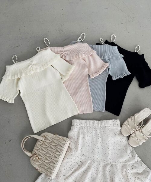 MAJESTIC LEGON/マジェスティックレゴン パールチェーンオフショルフリルニット アイボリー M MAJESTIC LEGON/マジェスティックレゴン パールチェーンオフショルフリルニット アイボリー M