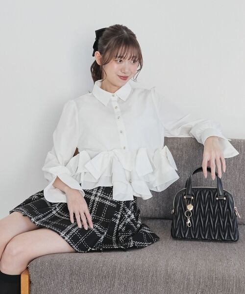 MAJESTIC LEGON / マジェスティックレゴン シャツ・ブラウス | リボンフリルペプラムブラウス（オフ）