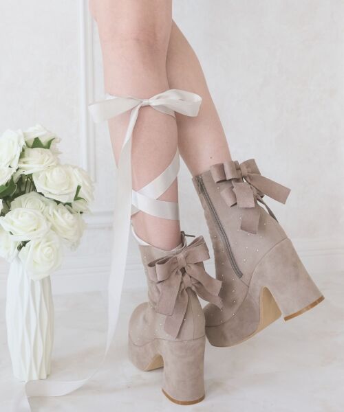 MAJESTIC LEGON / マジェスティックレゴン ブーツ(ショート丈) | バックリボンキラキラヒールブーツ(グレージュ)