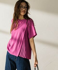 １枚で様になるTシャツライクなデザインの、”極上とろみ”Tブラウス。サイドのプリーツがポイント。<br>しっかりとデザイン性あるアイテムでもとろみ素材と、シックなカラーで大人。<br><br>セットインのコンパクトシルエット。<br>サイドのプリーツがほんのりAラインに見せて動きがあり、窮屈に見えない。<br>広めの衿ぐりは綺麗目ですっきりとした印象。<br><br>【スタイリング】<br>綺麗目パンツや、カジュアルデニム、カーゴパンツなど、パンツ合わせで甘辛ミックスでも大人に仕上げて。<br><br>【素材の特徴】<br>初夏に一押しの“とろみ素材”、2WAYジョーゼット。<br>ポリエステル100%ながらも、快適なストレッチ性と身体を流れる落ち感が心地良い。<br>----------------------------------<br>洗濯方法<br>家庭洗濯：液温は40℃を限度とし、手洗いが出来る。<br>自然乾燥：日蔭の吊り干しがよい。<br>アイロン：底面温度150℃を限度としてアイロン仕上げができる。<br>ドライクリーニング：石油系溶剤による弱いドライクリーニングができる。<br>----------------------------------<br><br>■モデル身長 166cm　170cm　/着用サイズ M<br>※画像の商品はサンプルとなりますので実際の商品と仕様、加工、サイズが若干異なる場合がございます。<br>※お客様のモニター環境により実際のお色と多少異なる場合がございます。<br>※撮影状況や光の当たり具合により、色合いが異なって見える場合がございます。<br>関連ワード：MAYSON GREY socolla メイソングレイ ソコラ 大人カジュアル 夏服 トップス 半袖 ジョーゼット プリーツ