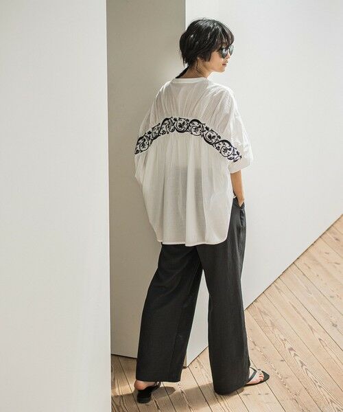 MAYSON GREY / メイソングレイ シャツ・ブラウス | キャンブリックバックギャザー刺繍ブラウス≪手洗い可能≫ | 詳細4