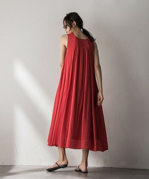 MAYSON GREY / メイソングレイ ロング・マキシ丈ワンピース | シアーラメステッチノースリーブワンピース≪手洗い可能≫ | 詳細4