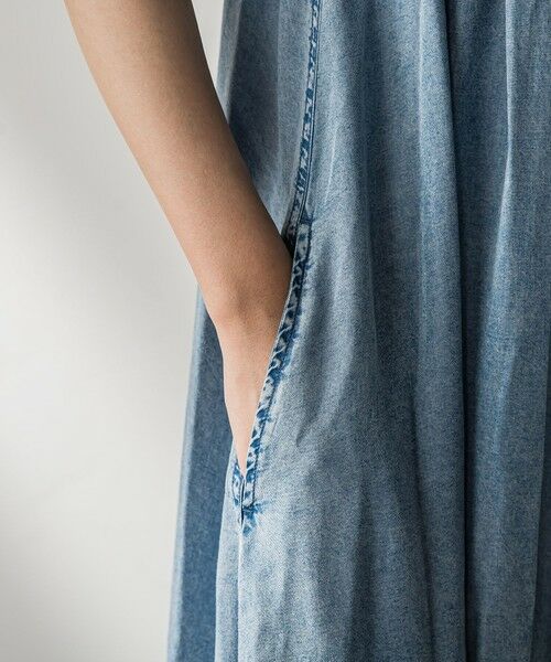 MAYSON GREY / メイソングレイ ロング・マキシ丈ワンピース | バイオシルクデニムタックフレアワンピース≪洗濯機で洗える≫ | 詳細12
