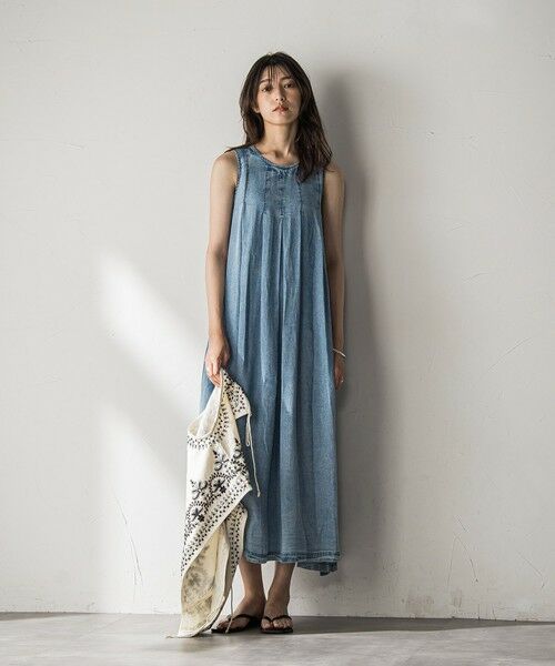 MAYSON GREY / メイソングレイ ロング・マキシ丈ワンピース | バイオシルクデニムタックフレアワンピース≪洗濯機で洗える≫ | 詳細7