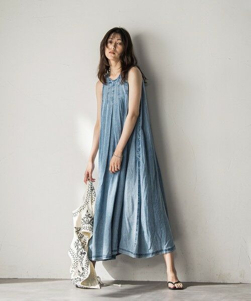 MAYSON GREY/メイソングレイ バイオシルクデニムタックフレアワンピース≪洗濯機で洗える≫ ブルー M MAYSON GREY/メイソングレイ バイオシルクデニムタックフレアワンピース≪洗濯機で洗える≫ ブルー M