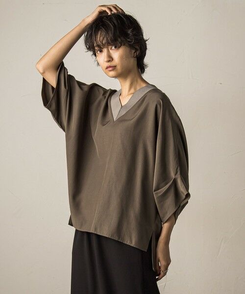 MAYSON GREY/メイソングレイ タックワイドスリーブVネックドルマンブラウス≪手洗い可能≫ カーキ M MAYSON GREY/メイソングレイ タックワイドスリーブVネックドルマンブラウス≪手洗い可能≫ カーキ M