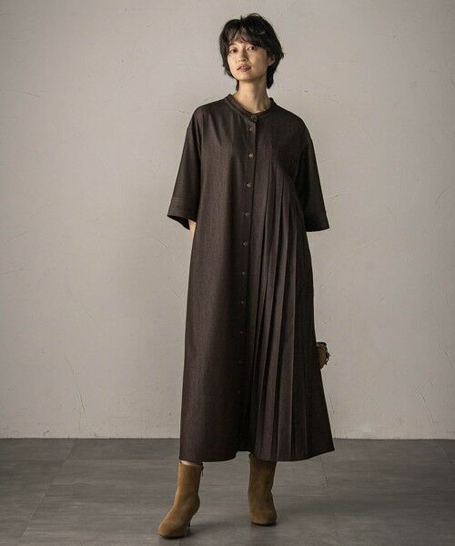 MAYSON GREY/メイソングレイ アシンメトリープリーツシャツワンピース≪洗濯機で洗える≫ ブラウン M MAYSON GREY/メイソングレイ アシンメトリープリーツシャツワンピース≪洗濯機で洗える≫ ブラウン M