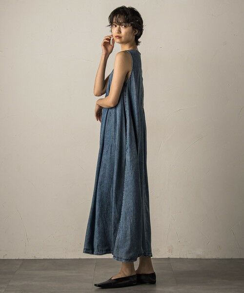 MAYSON GREY / メイソングレイ ロング・マキシ丈ワンピース | 揺れるデニムタックフレアワンピース≪洗濯機で洗える≫ | 詳細1