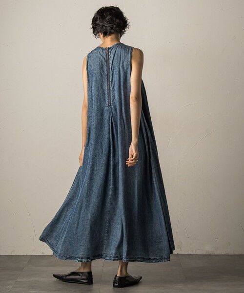 MAYSON GREY / メイソングレイ ロング・マキシ丈ワンピース | 揺れるデニムタックフレアワンピース≪洗濯機で洗える≫ | 詳細2