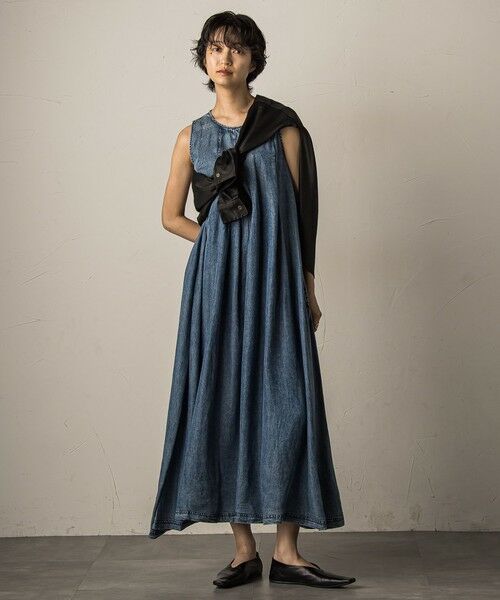 MAYSON GREY / メイソングレイ ロング・マキシ丈ワンピース | 揺れるデニムタックフレアワンピース≪洗濯機で洗える≫ | 詳細4