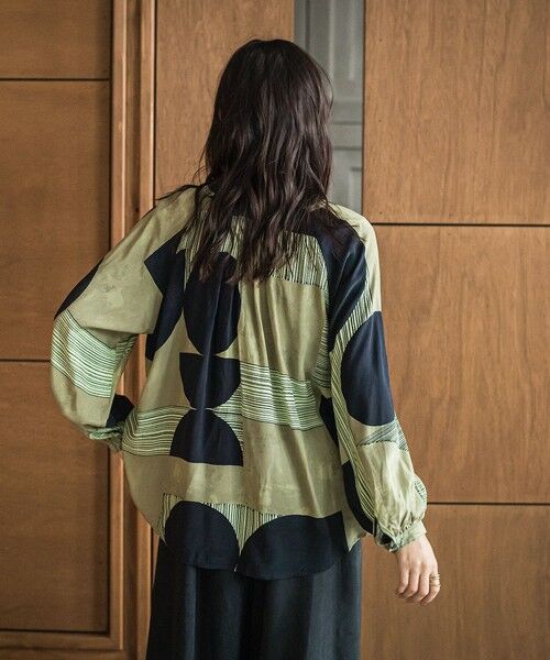 MAYSON GREY / メイソングレイ シャツ・ブラウス | IPEKER幾何柄フレアブラウス≪手洗い可能≫ | 詳細3