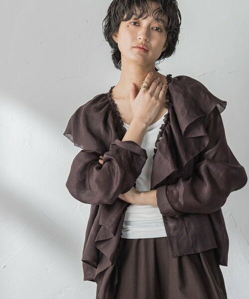 MAYSON GREY / メイソングレイ シャツ・ブラウス | ラスターラミーカルゼラッフルカラーブラウス（ブラウン）