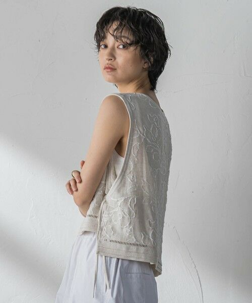 MAYSON GREY / メイソングレイ ダウンジャケット・ベスト | ボタニカル刺繍サイドリボンショートベスト | 詳細3