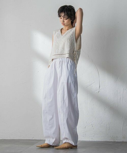 MAYSON GREY / メイソングレイ ダウンジャケット・ベスト | ボタニカル刺繍サイドリボンショートベスト | 詳細4