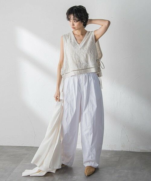 MAYSON GREY / メイソングレイ ダウンジャケット・ベスト | ボタニカル刺繍サイドリボンショートベスト | 詳細11