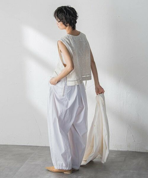 MAYSON GREY / メイソングレイ ダウンジャケット・ベスト | ボタニカル刺繍サイドリボンショートベスト | 詳細12