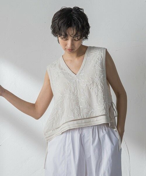 MAYSON GREY / メイソングレイ ダウンジャケット・ベスト | ボタニカル刺繍サイドリボンショートベスト | 詳細1