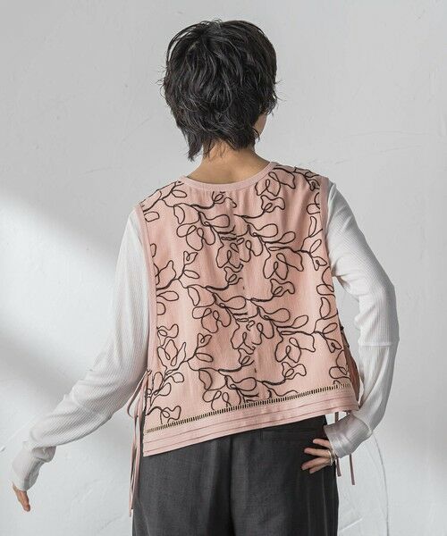 MAYSON GREY / メイソングレイ ダウンジャケット・ベスト | ボタニカル刺繍サイドリボンショートベスト | 詳細15