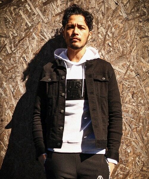 MEN'S BIGI / メンズビギ スウェット | 【JUST PLAY】半ラバープリント＋エンボス加工プルオーバーパーカ（ホワイト）