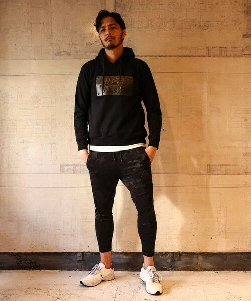 MEN'S BIGI / メンズビギ スウェット | 【JUST PLAY】半ラバープリント＋エンボス加工プルオーバーパーカ | 詳細19