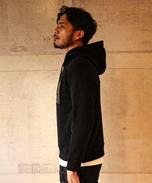 MEN'S BIGI / メンズビギ スウェット | 【JUST PLAY】半ラバープリント＋エンボス加工プルオーバーパーカ | 詳細21