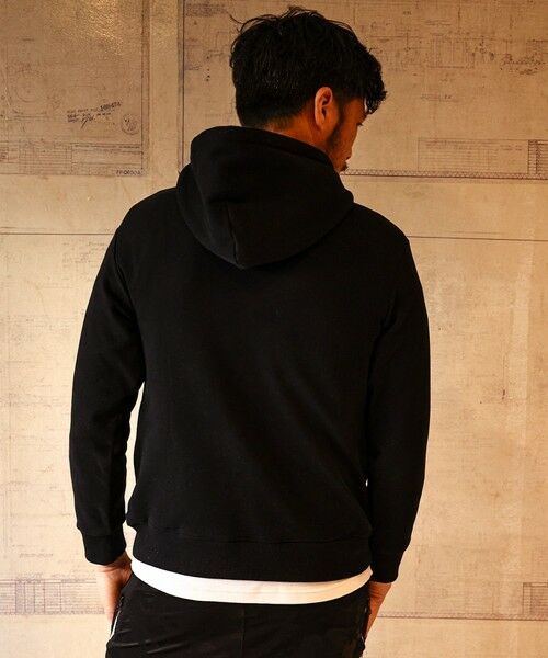 MEN'S BIGI / メンズビギ スウェット | 【JUST PLAY】半ラバープリント＋エンボス加工プルオーバーパーカ | 詳細22