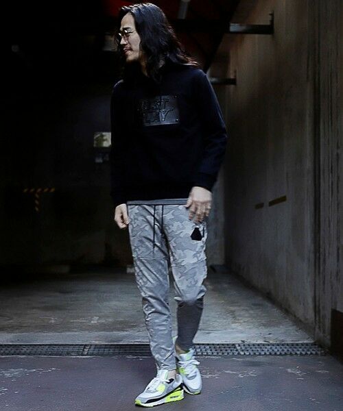 MEN'S BIGI / メンズビギ スウェット | 【JUST PLAY】半ラバープリント＋エンボス加工プルオーバーパーカ | 詳細24