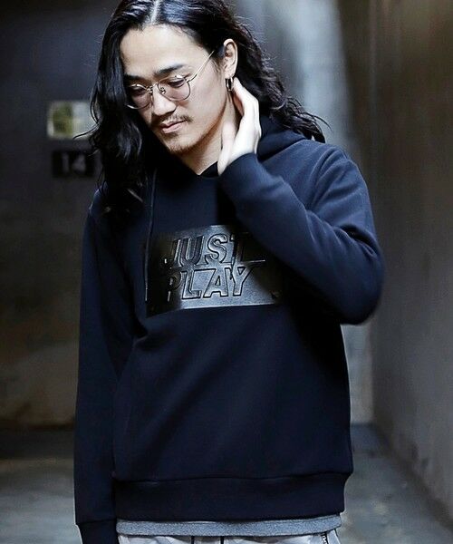 MEN'S BIGI / メンズビギ スウェット | 【JUST PLAY】半ラバープリント＋エンボス加工プルオーバーパーカ | 詳細25