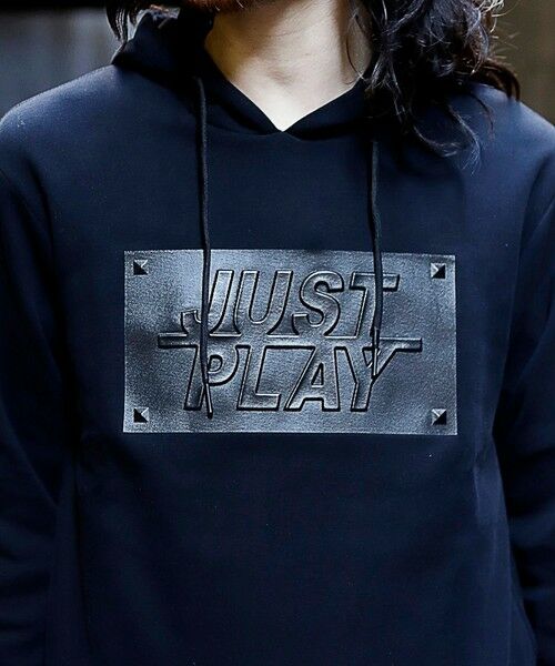 MEN'S BIGI / メンズビギ スウェット | 【JUST PLAY】半ラバープリント＋エンボス加工プルオーバーパーカ | 詳細29