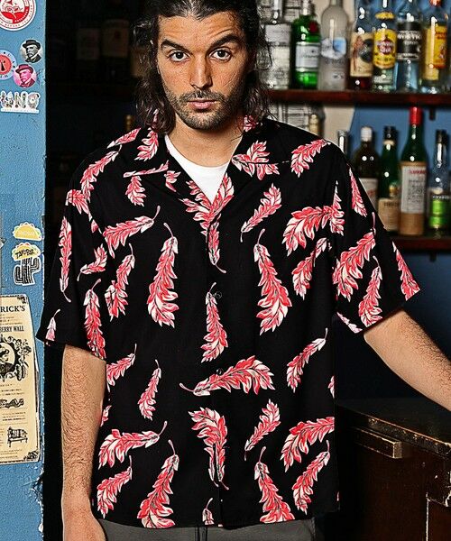 MEN'S BIGI / メンズビギ シャツ・ブラウス | 総柄フェザープリントオープンカラー半袖シャツ（ピンク系）