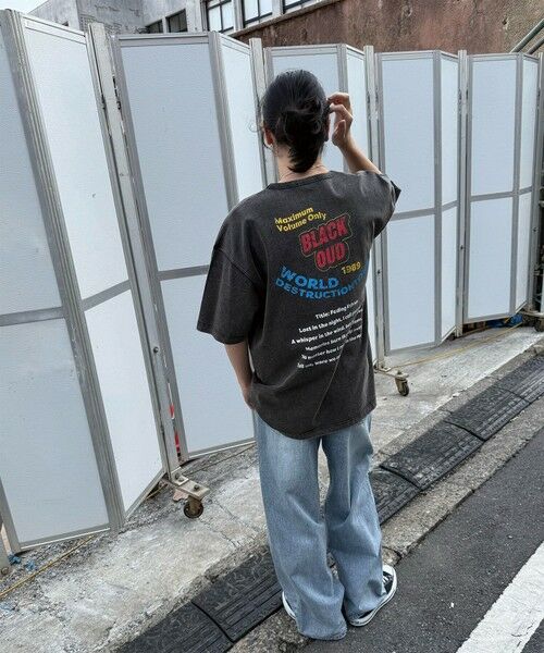 MEN'S BIGI / メンズビギ Tシャツ | 古着風ピグメントロゴプリントTシャツ | 詳細18