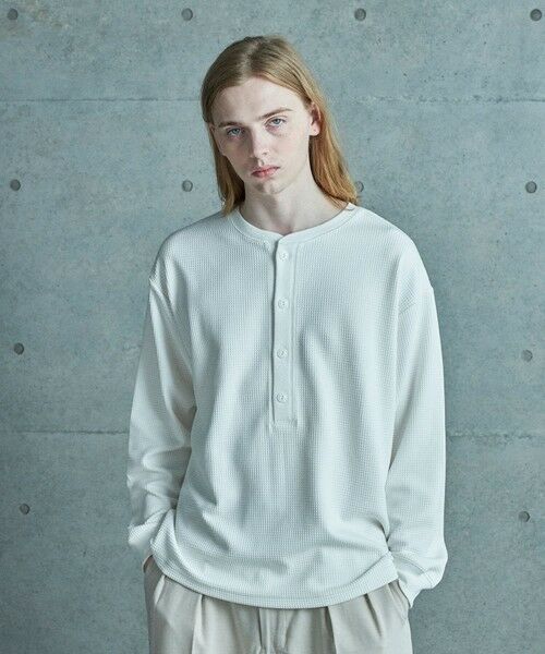 MEN'S BIGI / メンズビギ Tシャツ | テックサーマル ヘンリーネックシャツ＜吸水速乾・ストレッチ・軽量・通気性・保温性＞（ホワイト）