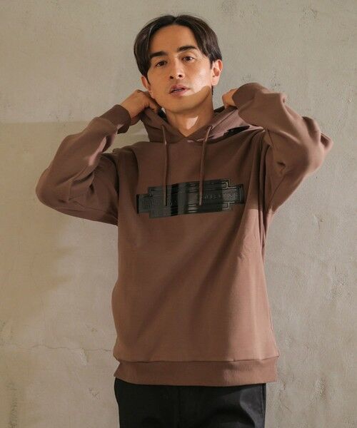 MEN'S BIGI / メンズビギ スウェット | プレートプリントパーカー（ブラウン）