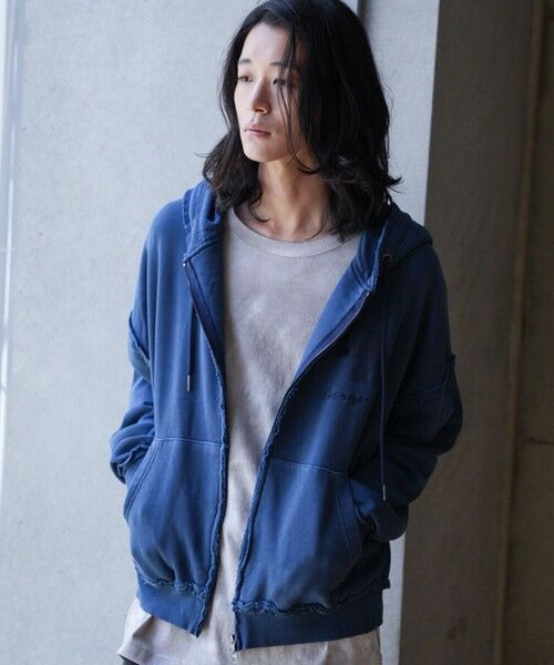 MEN'S BIGI / メンズビギ スウェット | カットオフピグメントコンパクトロゴパーカ（ネイビー）