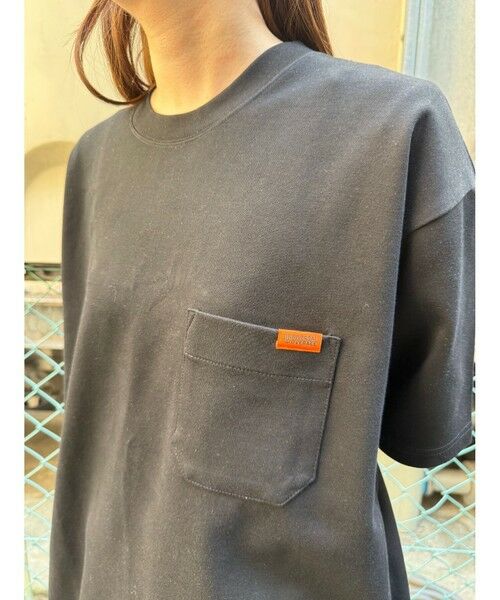 MEN'S BIGI / メンズビギ Tシャツ | ユニバーサルオーバーオール別注バックプリントロゴししゅうポケットTシャツ | 詳細10