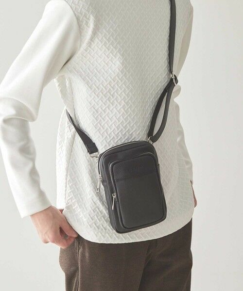 MEN'S BIGI / メンズビギ ショルダーバッグ | メタルZIP仕様 サフィアーノフェイクレザー 縦型 ミニショルダーバッグ | 詳細2