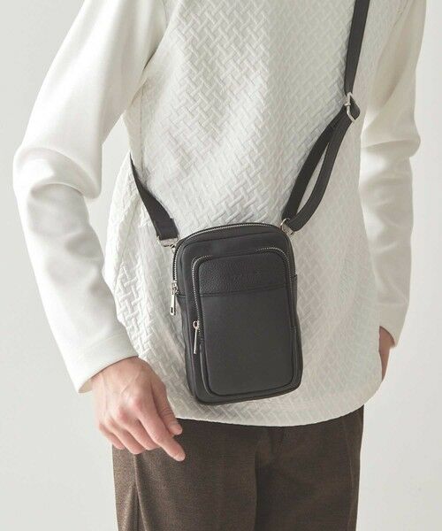 MEN'S BIGI / メンズビギ ショルダーバッグ | メタルZIP仕様 サフィアーノフェイクレザー 縦型 ミニショルダーバッグ（ブラック）