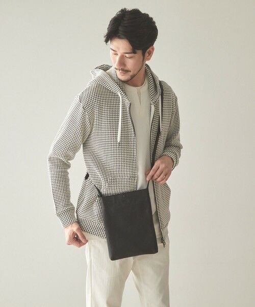 MEN'S BIGI / メンズビギ ショルダーバッグ | <SEEKER / シーカー>シュリンクレザー 縦型サコッシュ | 詳細1