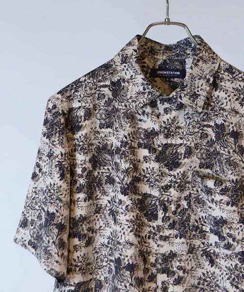 MEN'S BIGI / メンズビギ シャツ・ブラウス | オリエンタル柄プリントレギュラーカラー半袖シャツ（オフホワイト）