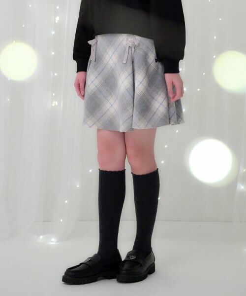 mezzo piano junior / メゾピアノジュニア ショート・ハーフ・半端丈パンツ | レースアップリボンシャギーチェックフレアスカパン（ライト グレー）