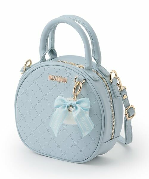 mezzo piano / メゾピアノ ショルダーバッグ | モノグラム柄型押し　ラウンドバッグ（ライト ブルー）