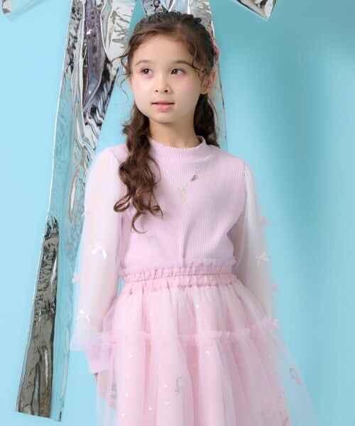 mezzo piano / メゾピアノ Tシャツ | ネックレス刺しゅう　袖チュール　テレコ長袖Tシャツ（ライト ピンク）