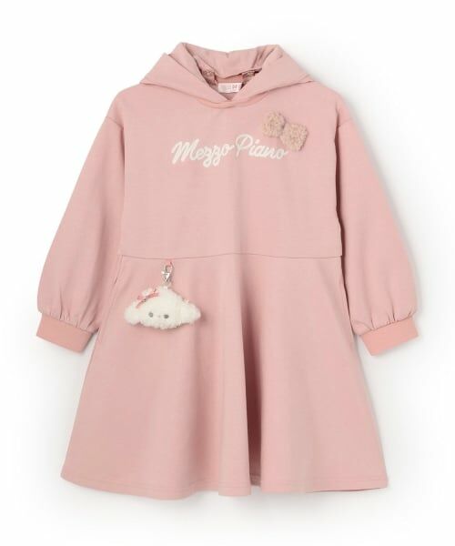 mezzo piano / メゾピアノ ミニ丈・ひざ丈ワンピース | プードルチャームつき　パーカワンピース（ピンク）