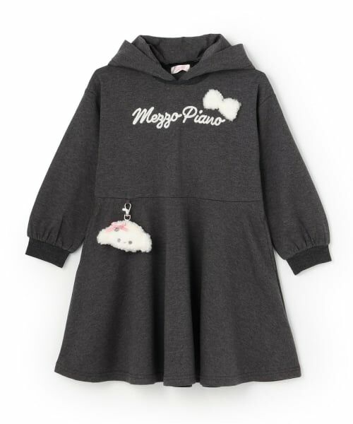mezzo piano / メゾピアノ ミニ丈・ひざ丈ワンピース | プードルチャームつき　パーカワンピース（チャコール）