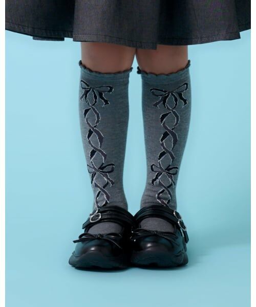 mezzo piano / メゾピアノ ソックス | レースアップリボン柄　ハイソックス（チャコール）