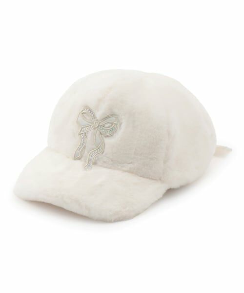 mezzo piano / メゾピアノ キャップ | リボンワッペン　フェイクファーキャップ（オフ ホワイト）