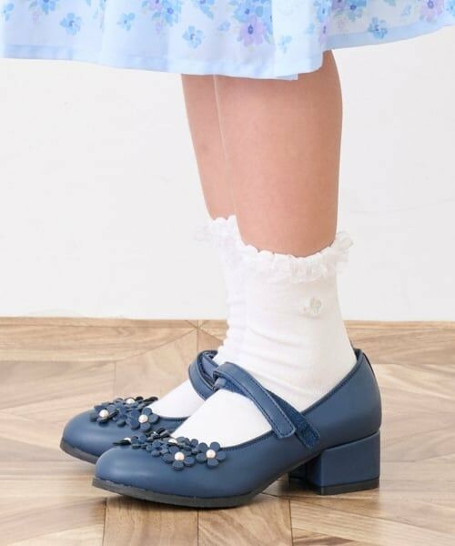 mezzo piano / メゾピアノ パンプス | お花ストラップシューズ（紺）